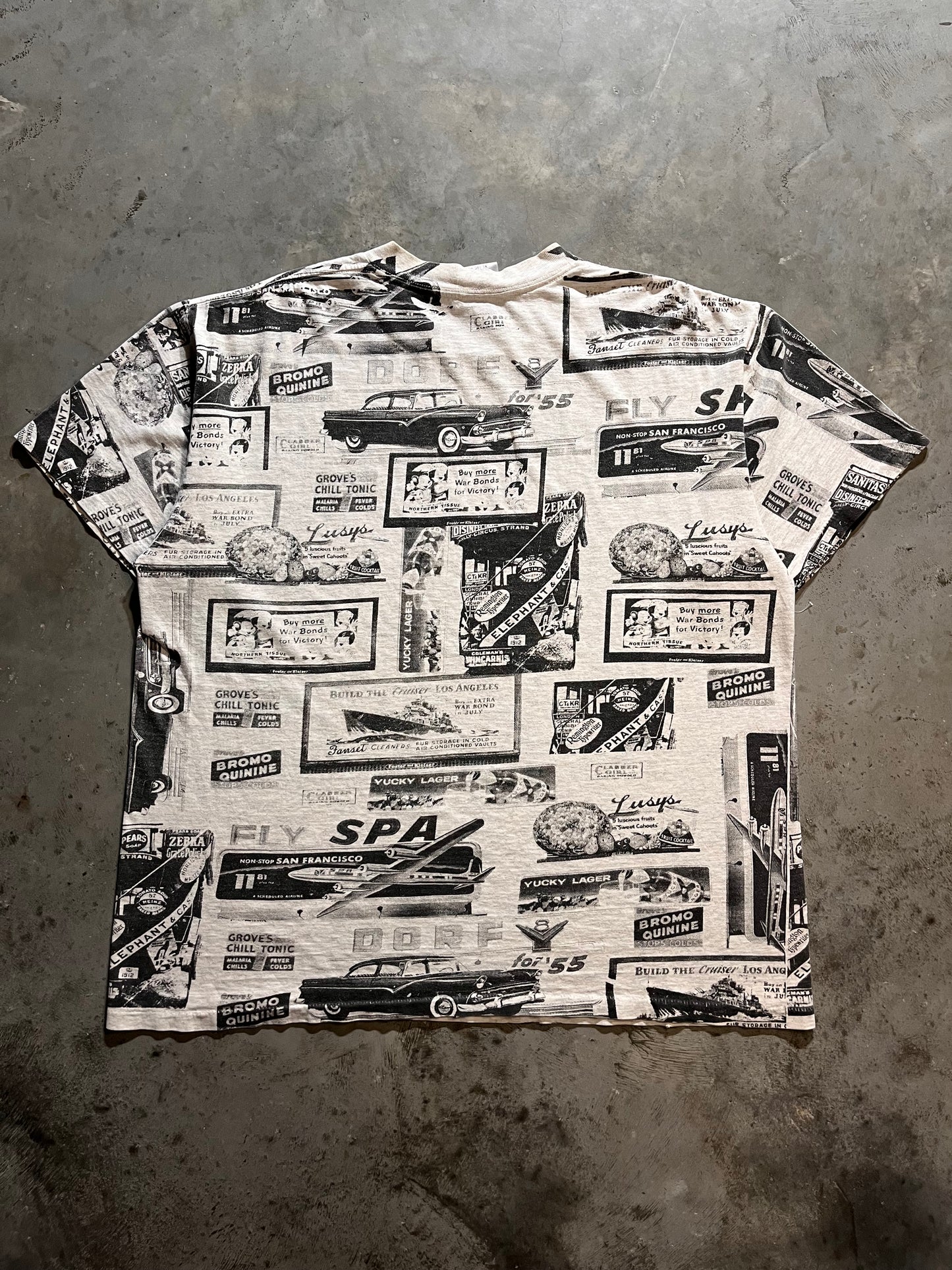 (XL)90’s AOP graphic tee