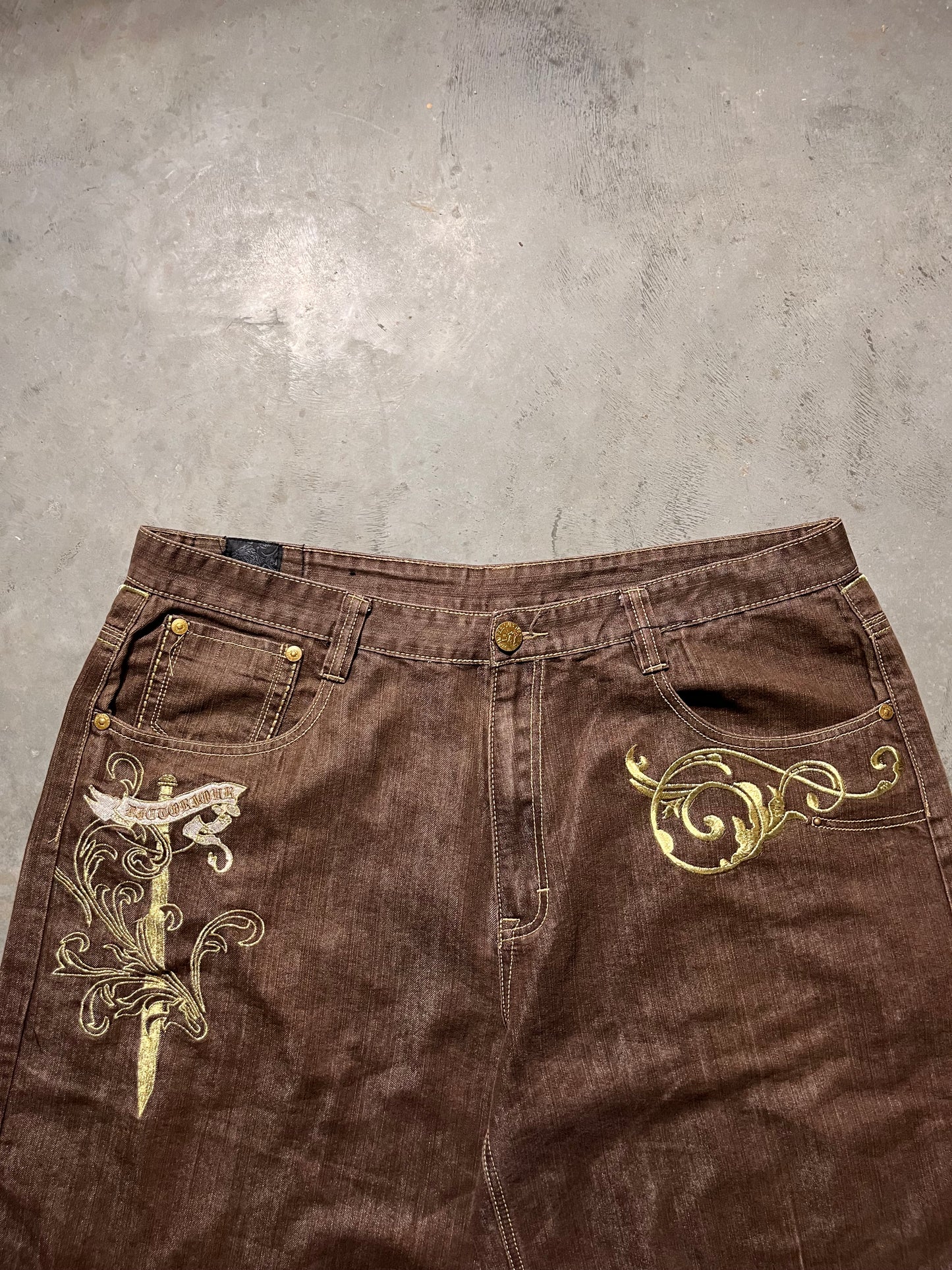 (42X14) Imperious embroidered Jorts