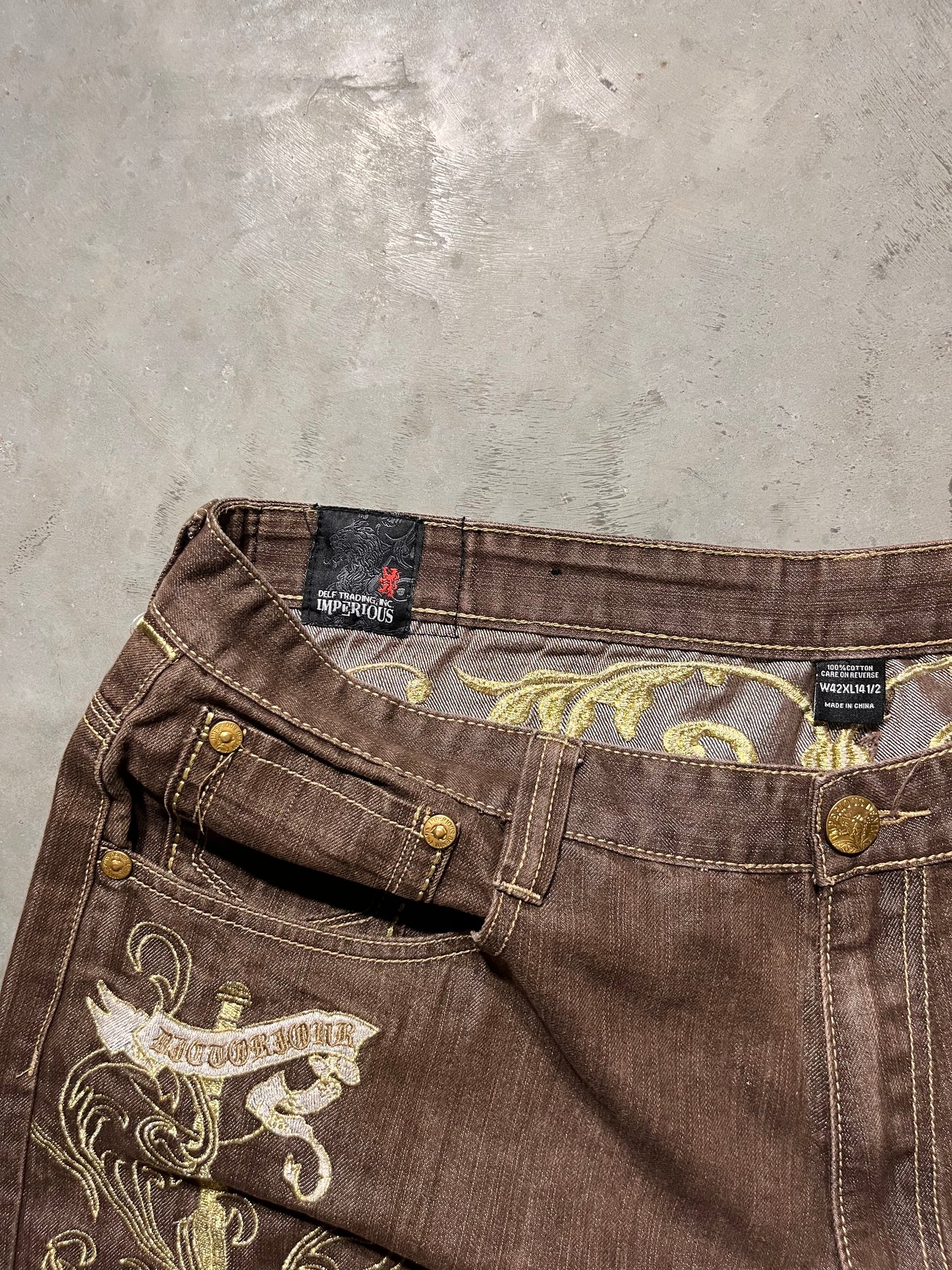 (42X14) Imperious embroidered Jorts