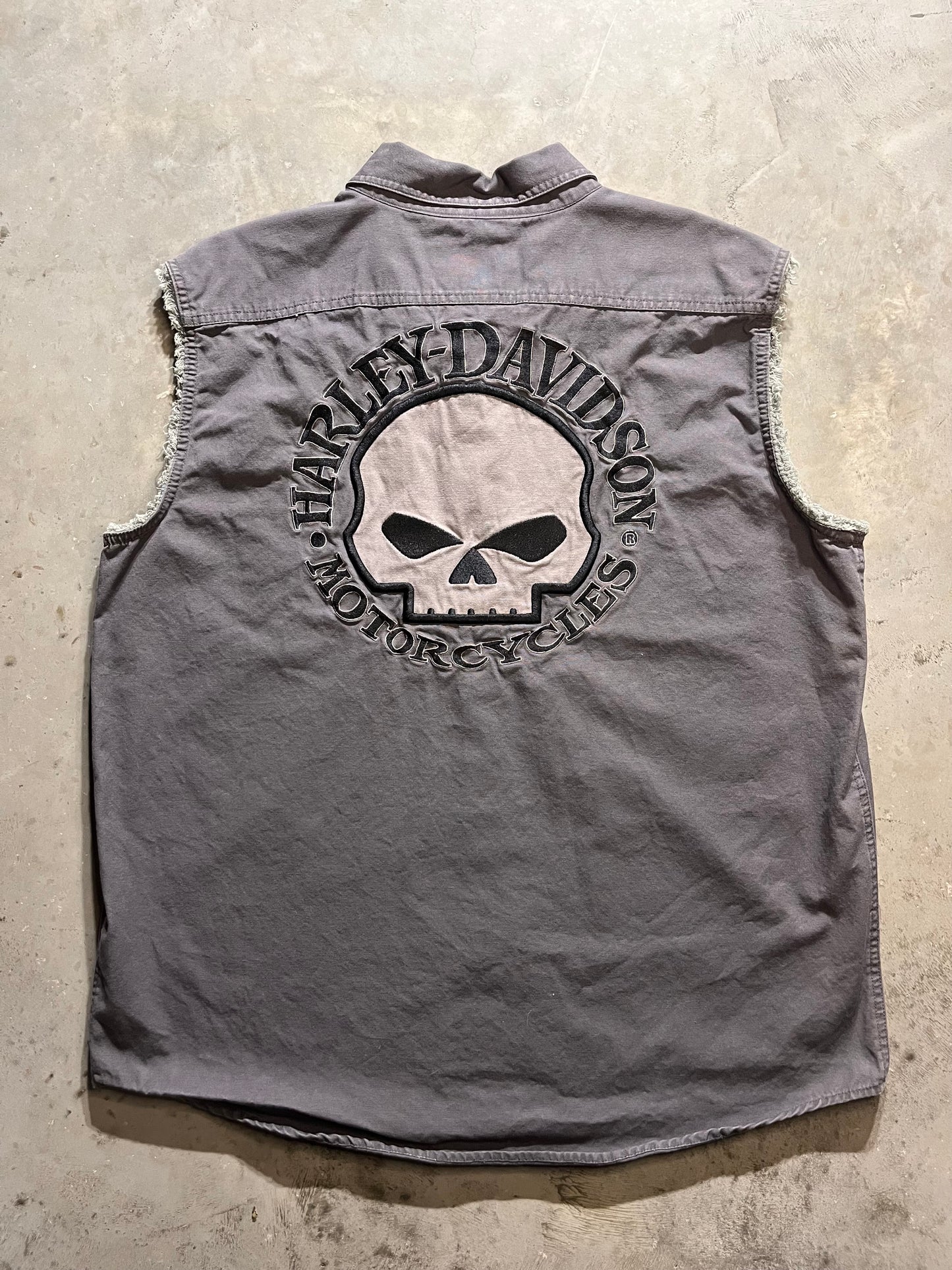 (XL) Harley Davidson sleeveless skull button up