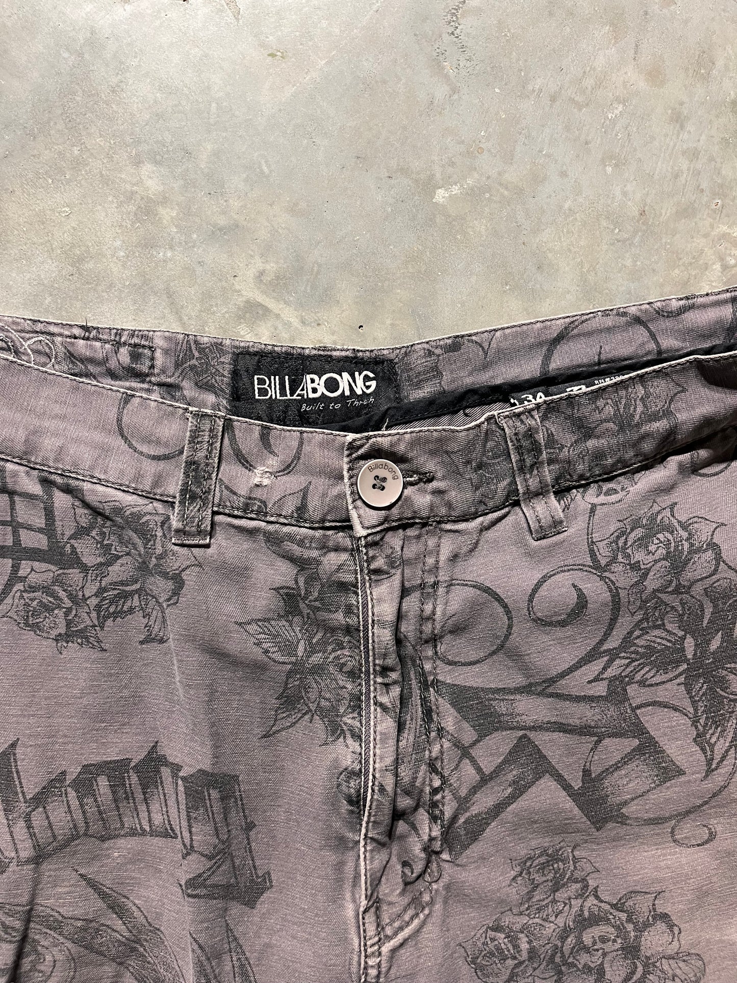 (32x10) AOP Billabong embroidered cargo shorts