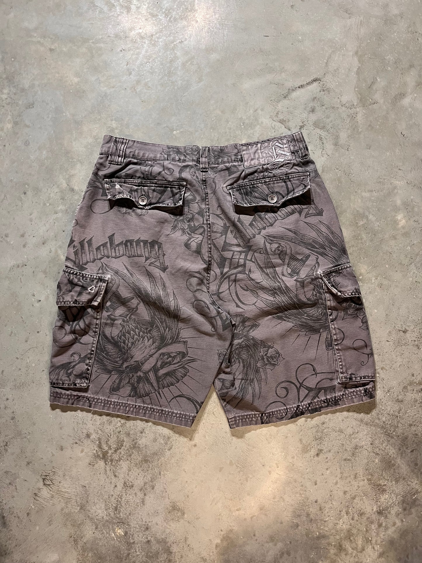 (32x10) AOP Billabong embroidered cargo shorts