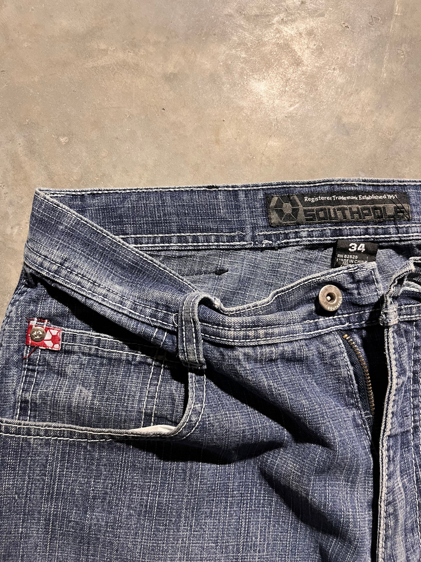 (32x13) Red Tab South Pole jorts