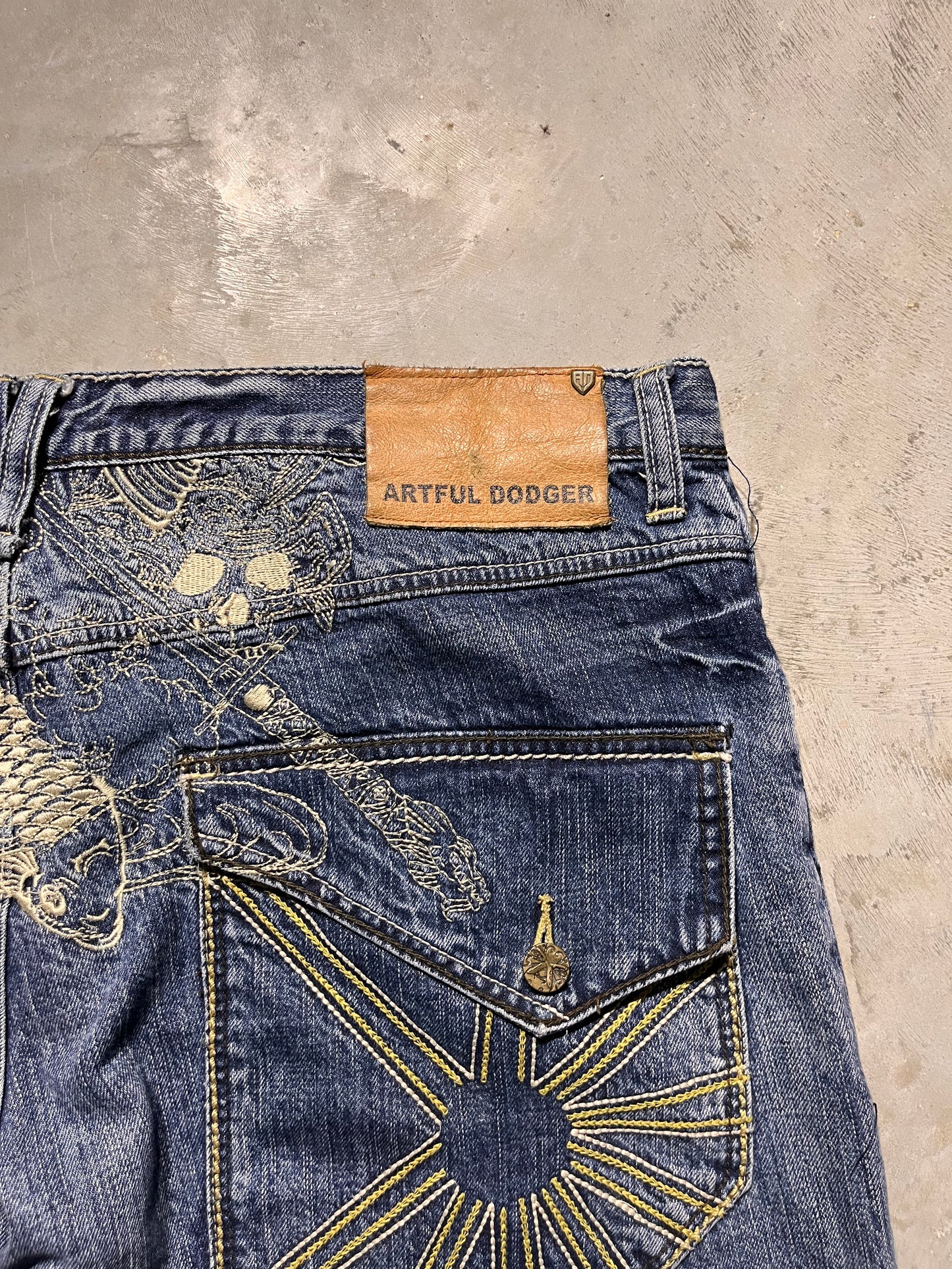 (38x32) Y2K Koy Fish Artful Dodger Jeans