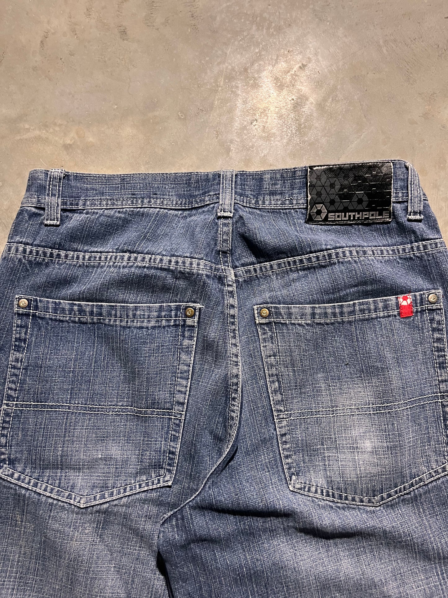 (32x13) Red Tab South Pole jorts